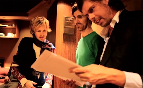 Beck, Liars, St Vincent, Os Mutantes - "Mediate" Video