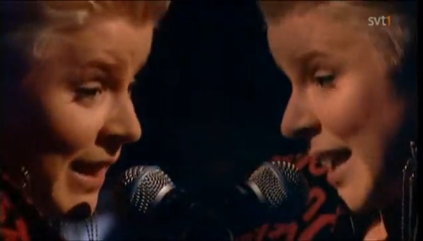 Robyn - "Fembot" Live