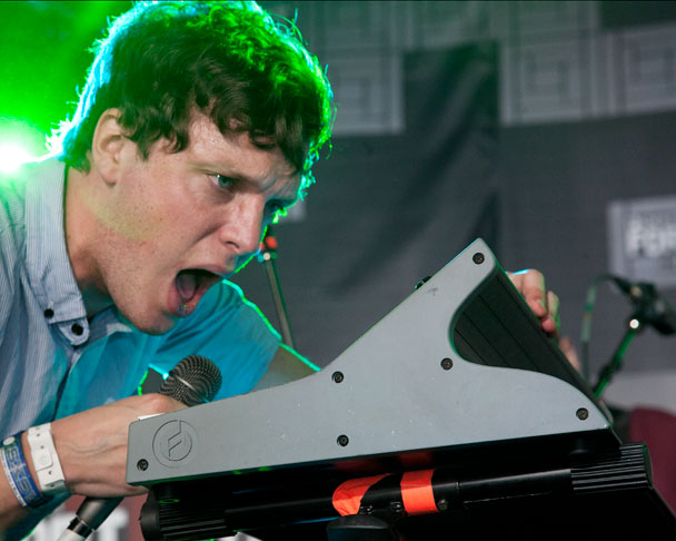 friendly_fires-faderfort-fiat-money