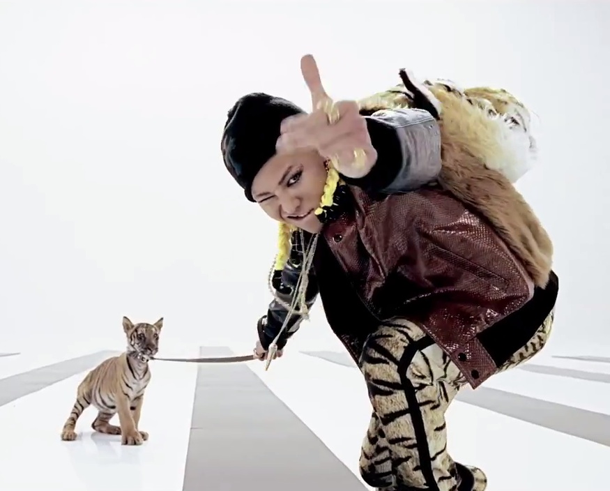 G-Dragon - "One Of A Kind" Video