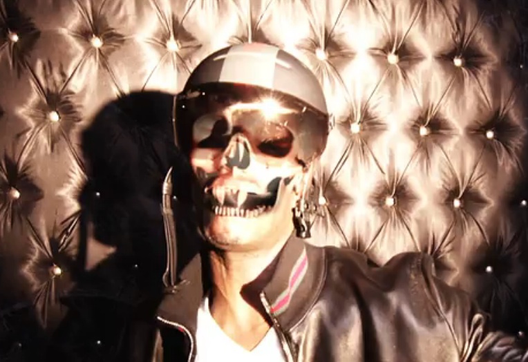 Juicy J - "Bandz A Make Her Dance Remix" Video