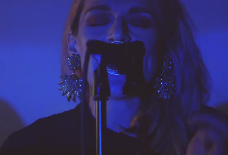 El Perro Del Mar - "Hold Off The Dawn" video