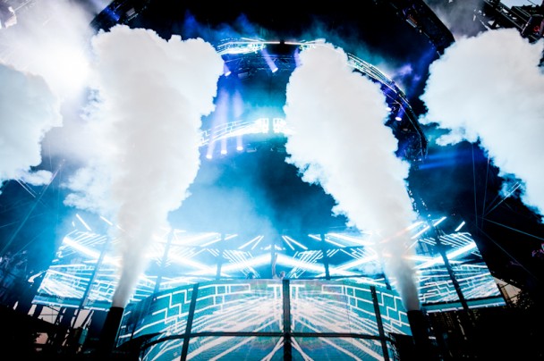 Calvin-Harris-Lollapalooza-2-608x404