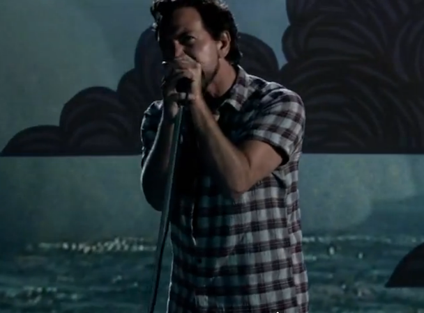 Pearl Jam - "Mind Your Manners" Video