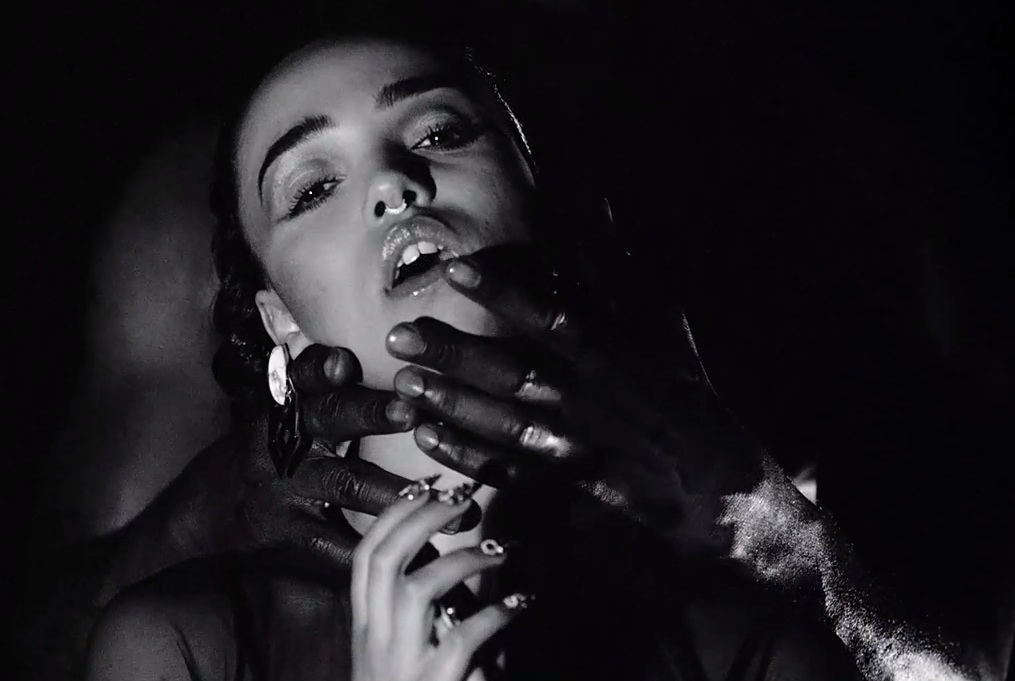 FKA twigs - "Papi Pacify" video