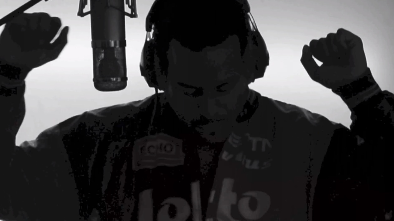 Twin Shadow covering U2