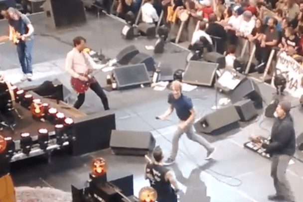 Watch Members Of Soundgarden & Mudhoney Join Pearl Jam's Tour Closer In Seattle