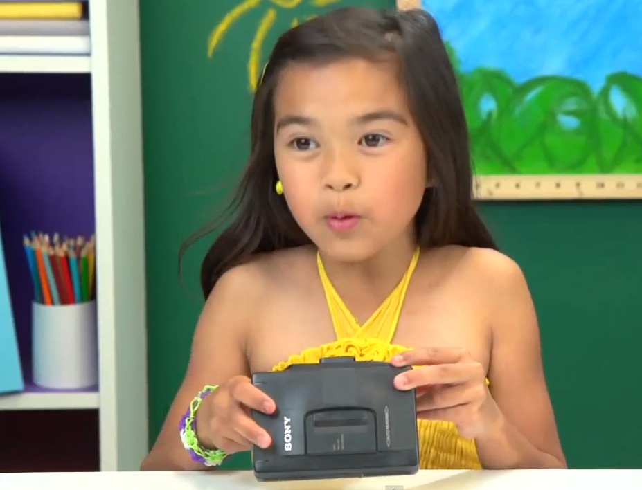Kids react to Walkmans