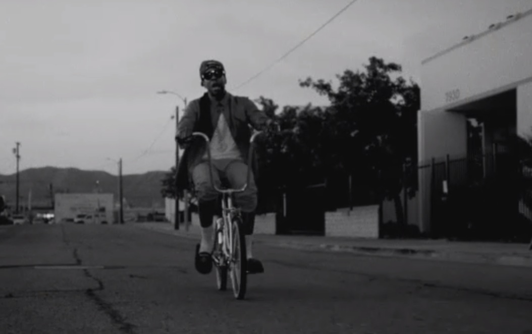 2 Chainz - "Trap Back" video