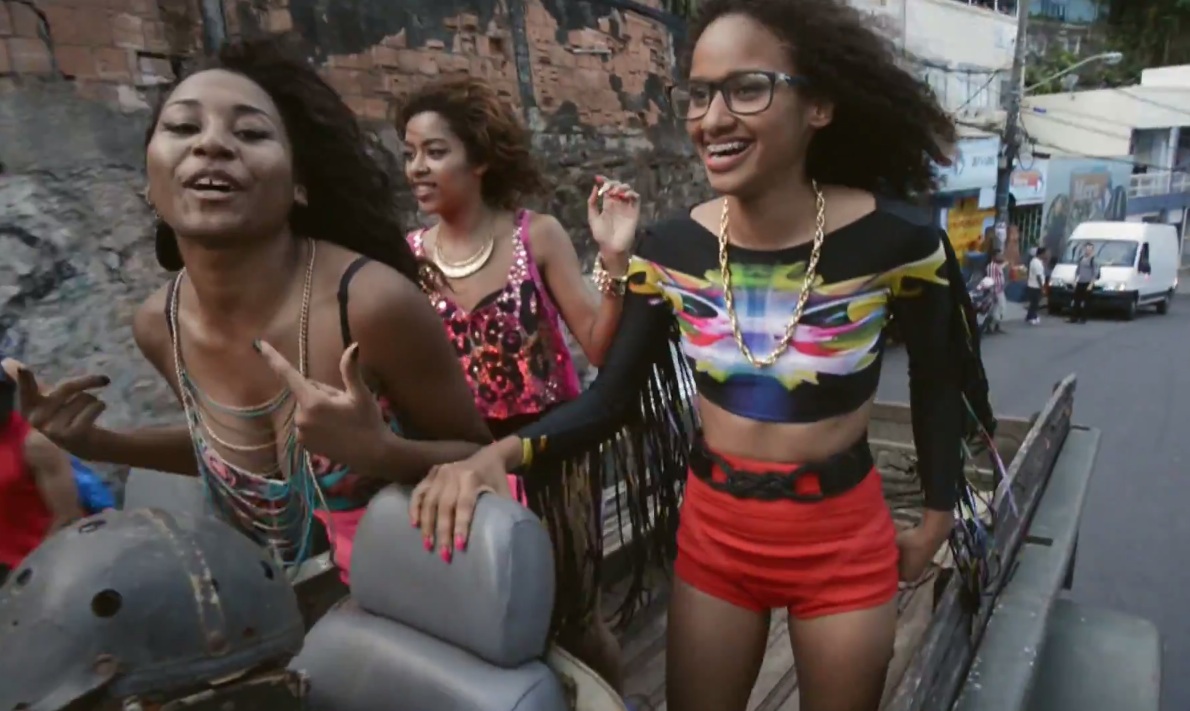 Pearls Negras - "Geurreira" video