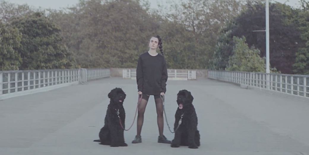 MØ - "Walk This Way" video
