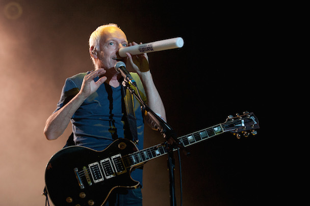 Peter Frampton Tosses Front Row Jerk's Cameraphone Mid-Show