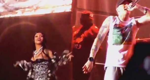 Watch Rihanna Join Eminem At Lollapalooza