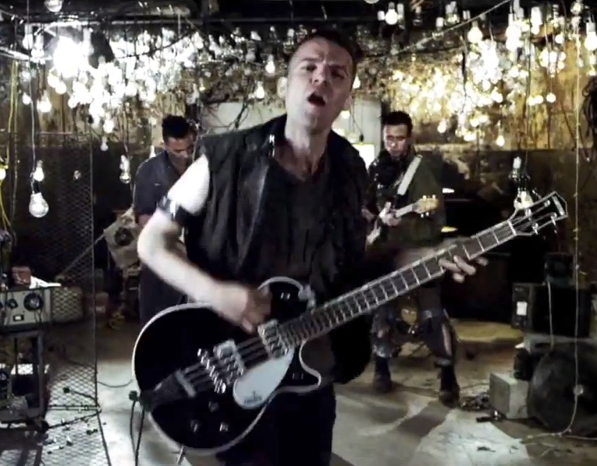 The So So Glos - "Diss Town" video