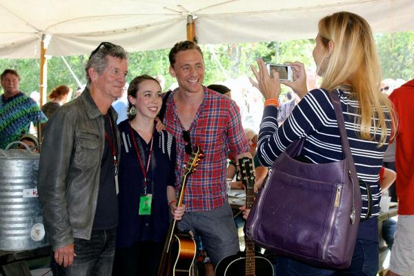 This Surprise Festival Performance Suggests Tom Hiddleston Is Qualified To Play Hank Williams