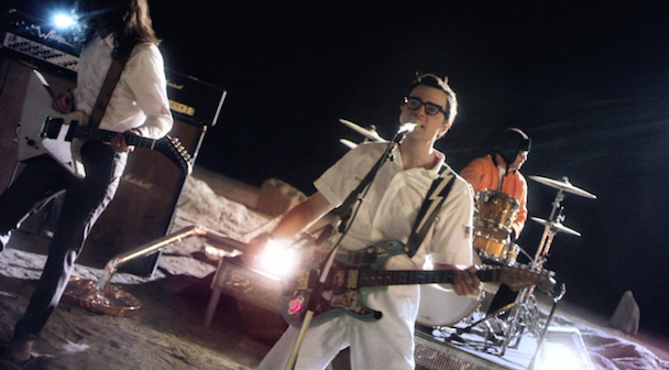 Weezer - "Back To The Shack" Video
