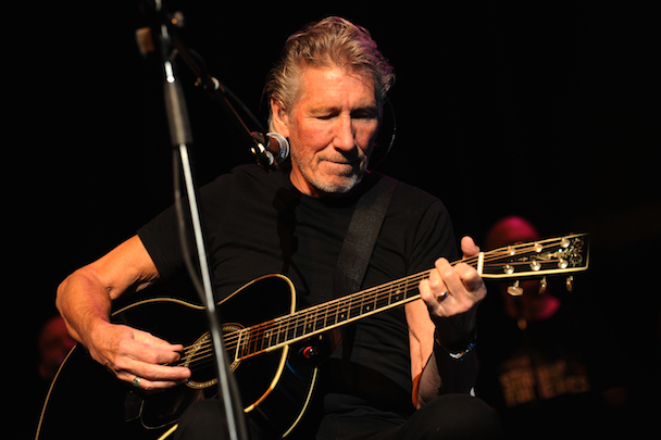 Roger Waters Tells Confused Fans He's Not On The New Pink Floyd Album Because He Left Pink Floyd In 1985