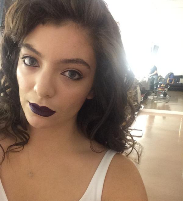 Watch Lorde Sing "Yellow Flicker Beat" On Alan Carr: Chatty Man