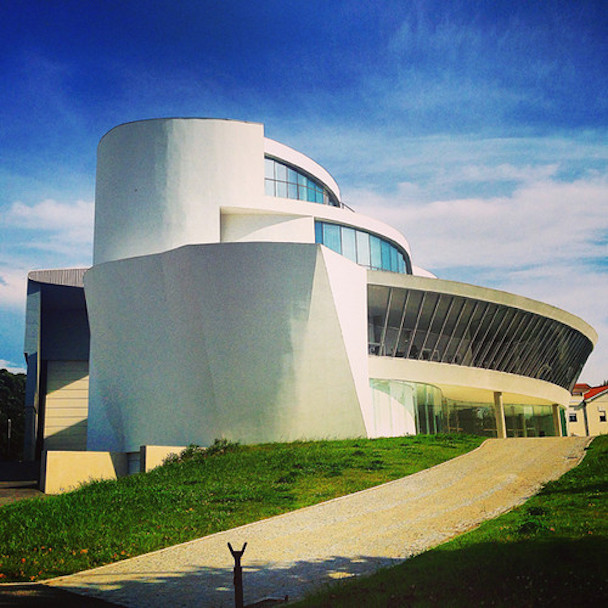 Azealia Banks - "Chasing Time (Max Tundra Remix)"