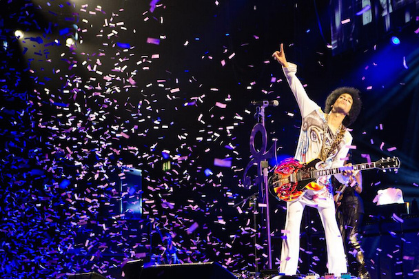 Prince Apologizes To Toronto Fans Who Waited In Line All Day For A Show That Never Happened