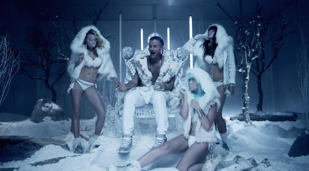 RiFF RAFF - "TiP TOE WiNG iN MY JAWWDiNZ" Video
