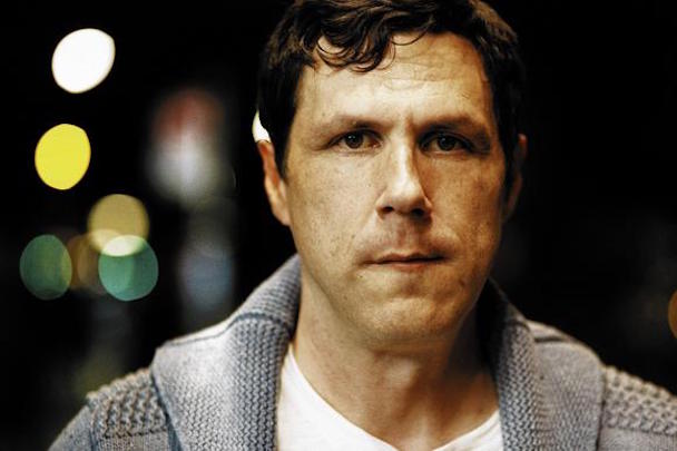 Watch Damien Jurado Lecture A Chatty Concertgoer In Kalamzaoo