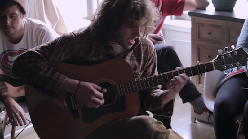 Watch Ryley Walker Play A Captivating "Primrose Green" In A Brooklyn Apartment