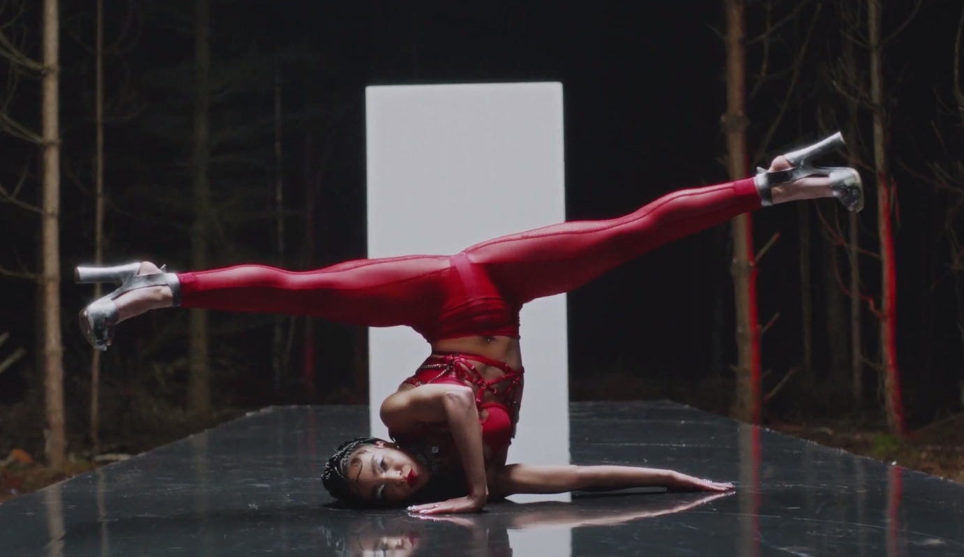 FKA twigs - Glass And Patron video
