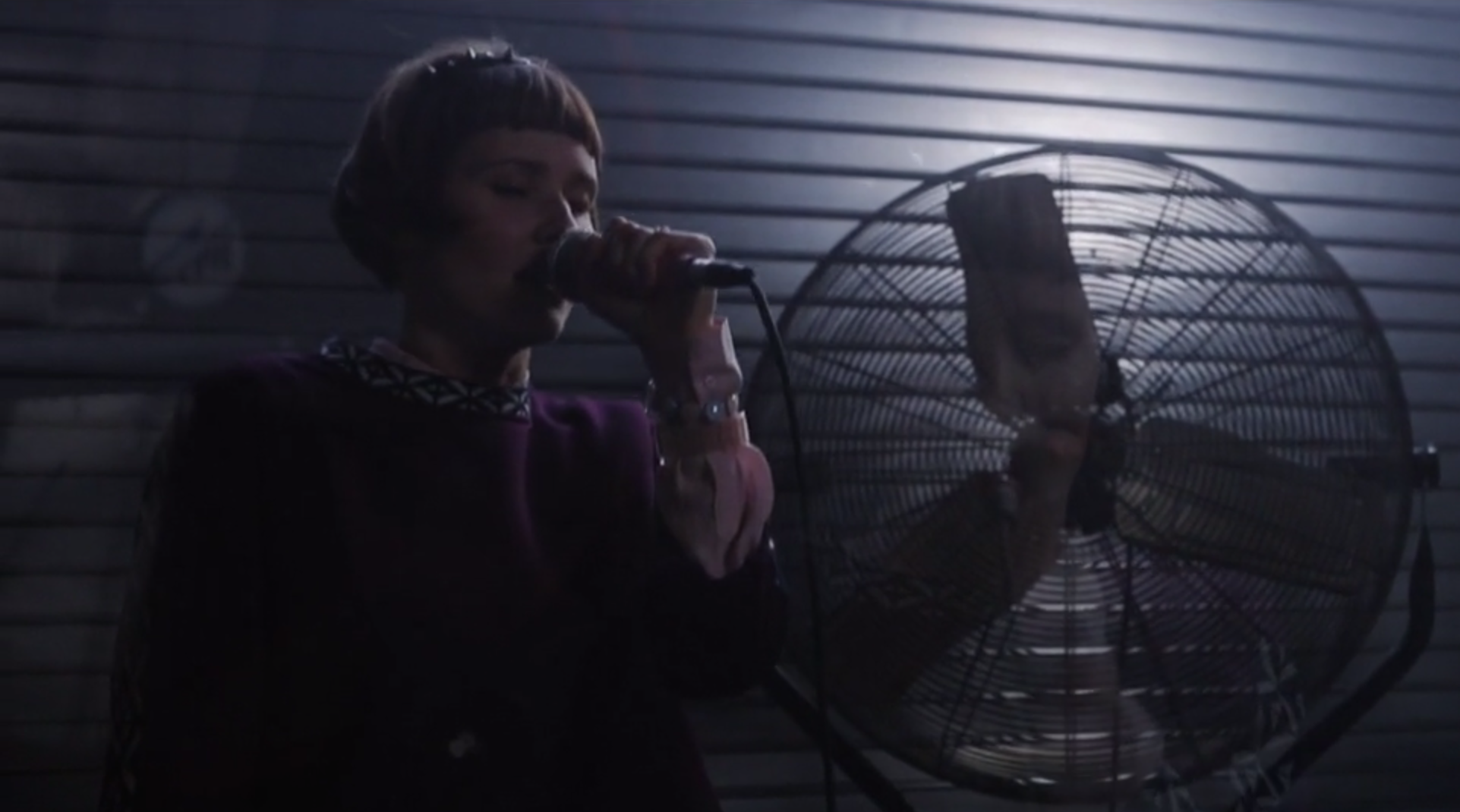 Oh Land - "Earth Sick" Live Video (Stereogum Premiere)