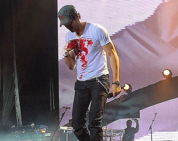 Enrique Iglesias Sliced His Fingers On A Drone And Finished His Concert Covered In Blood