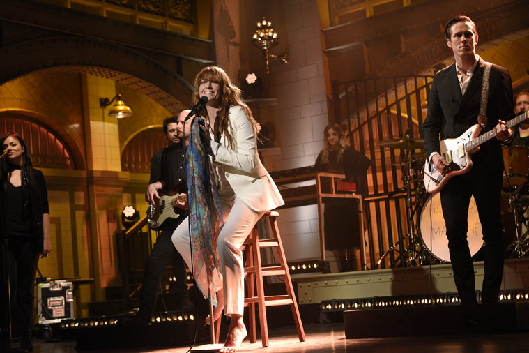 Watch Florence + The Machine Return To SNL With A Stool