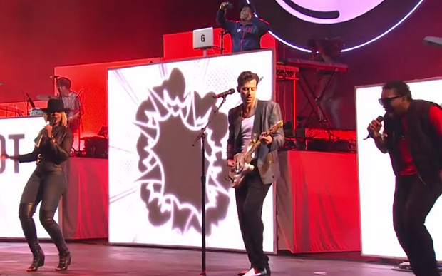 Watch Mary J. Blige & George Clinton Join Mark Ronson On "Uptown Funk" At Glastonbury