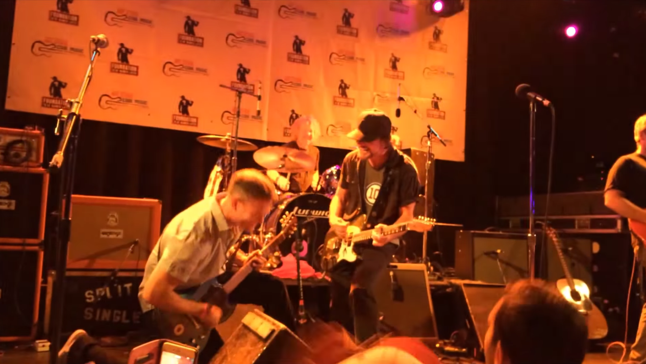 Eddie Vedder Pearl Jam Cubs Hot Stove Cool