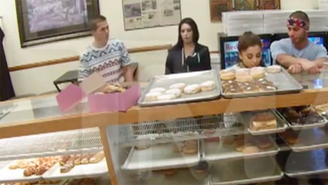 Now Police Are Investigating The Ariana Grande Donut Incident