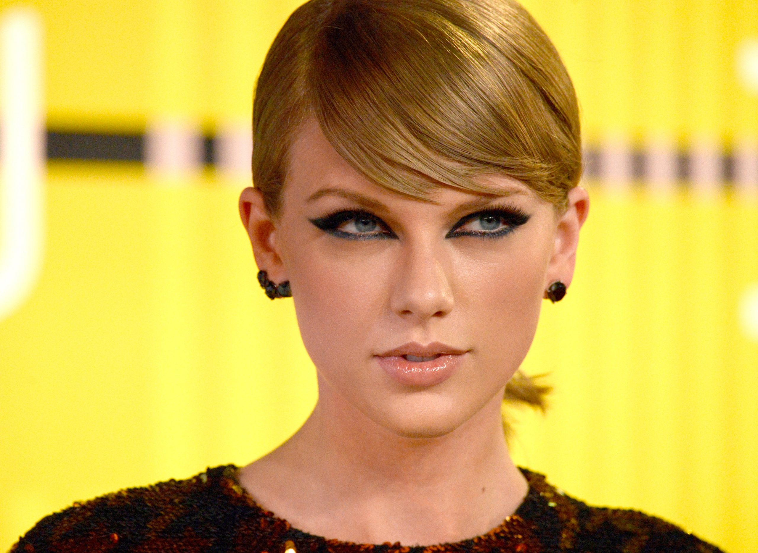 Denver Radio Jock Sues Taylor Swift Because He Was Fired For Allegedly Touching Her Butt