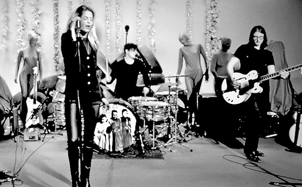 Watch The Dead Weather's "Be Still" Live Video