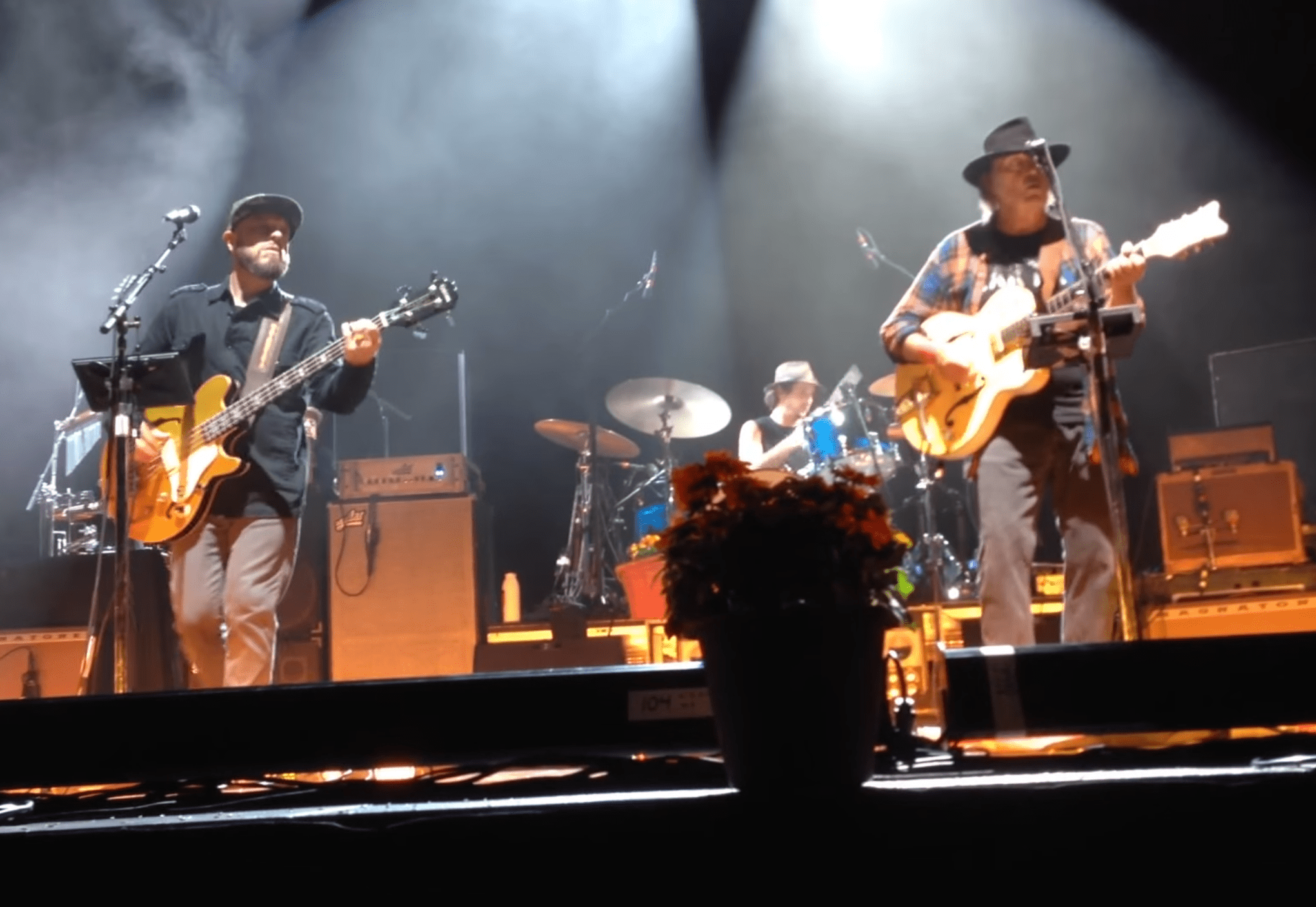 Neil Young Plays "Vampire Blues" & "L.A." For The First Time In Over 40 Years