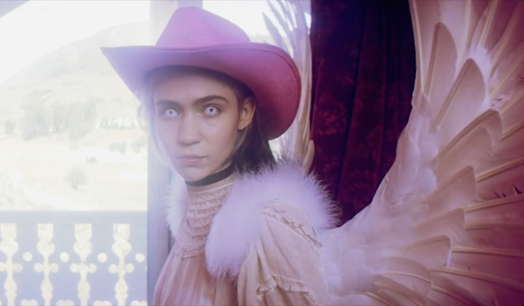 Grimes - \, image size:1822x1066