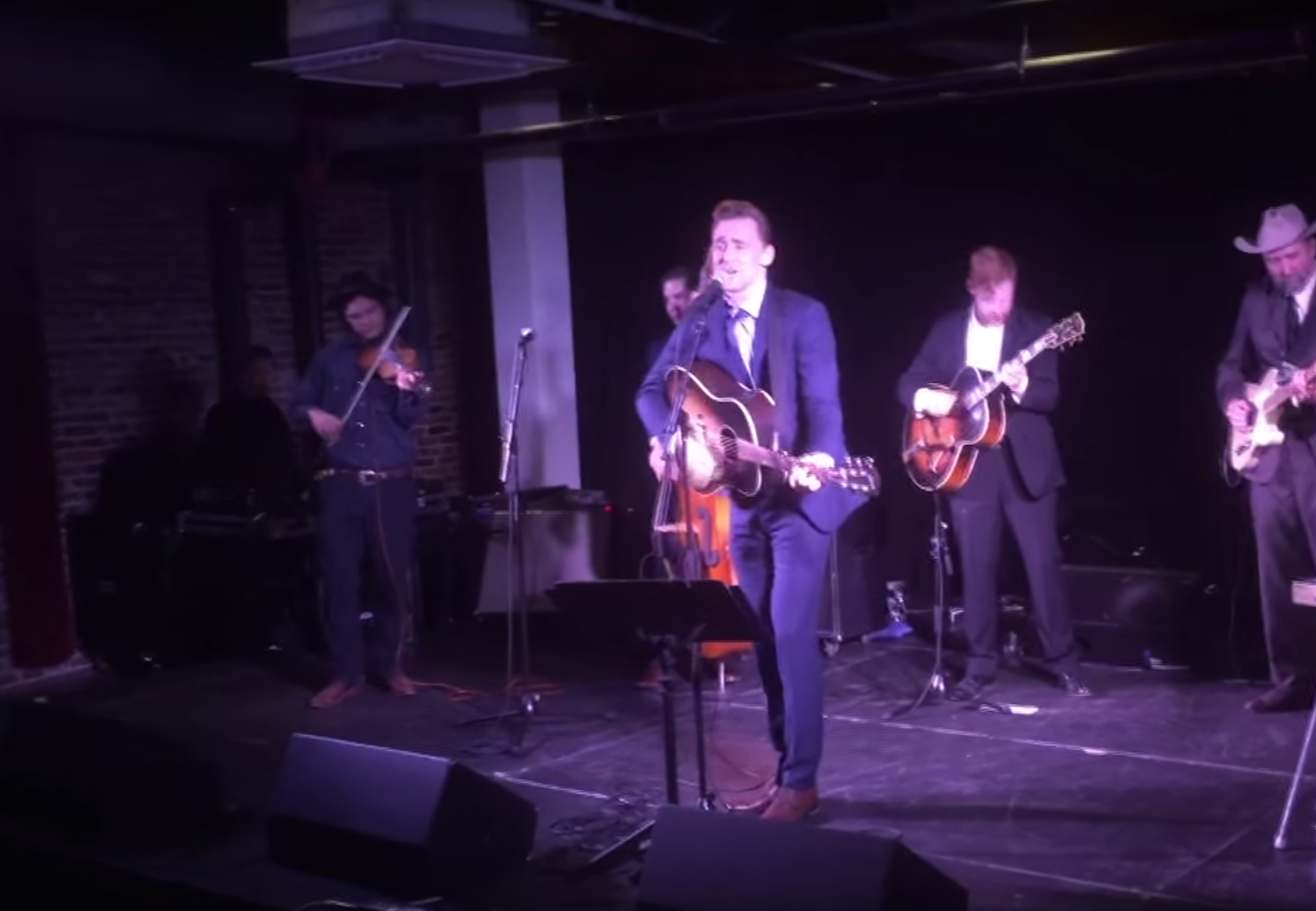 Tom Hiddleston Performed A Whole Concert In Character As Hank Williams At A Tiny Nashville Bar