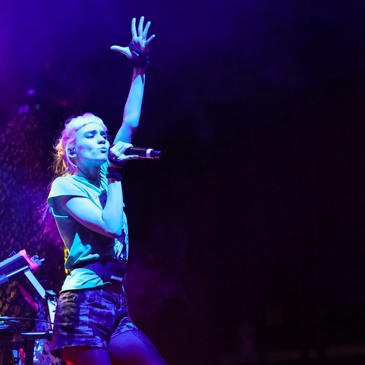 Watch Grimes Debut New Songs At Beach Goth 4