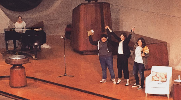 Watch Carrie Brownstein And Amy Poehler Officiate An Impromptu Wedding At Brownstein's Book Event