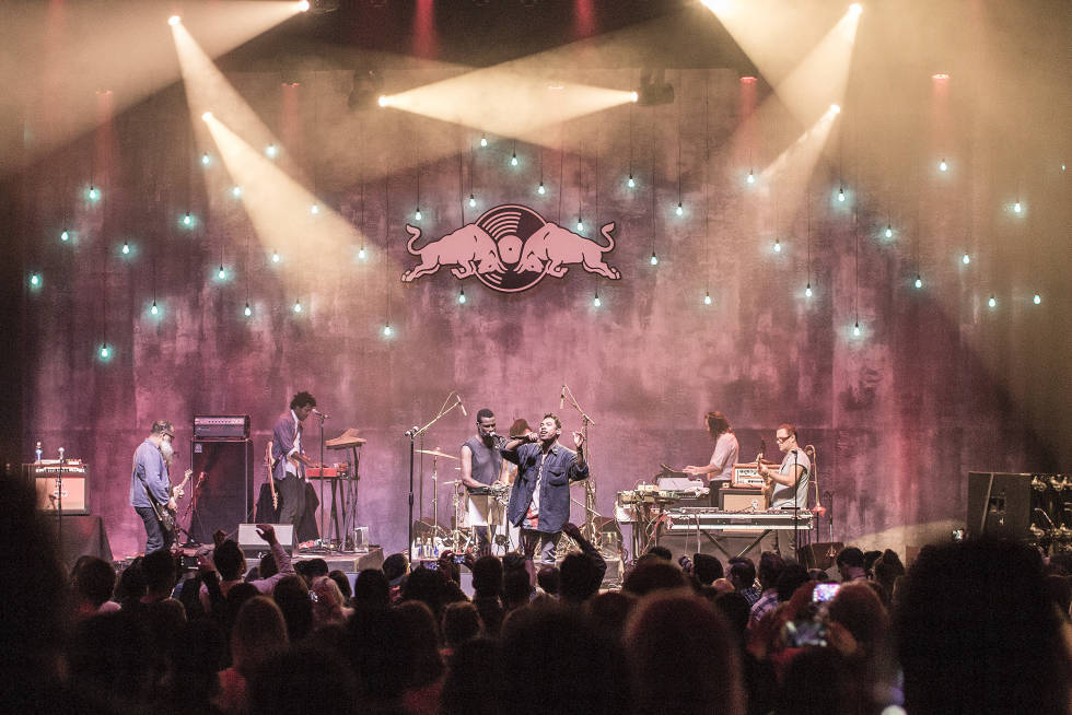 Watch Miguel Join TV On The Radio In LA