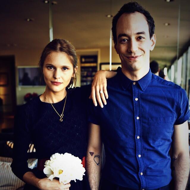 Watch Albert Hammond, Jr. Bust A Guy Who Pickpocketed His Wife