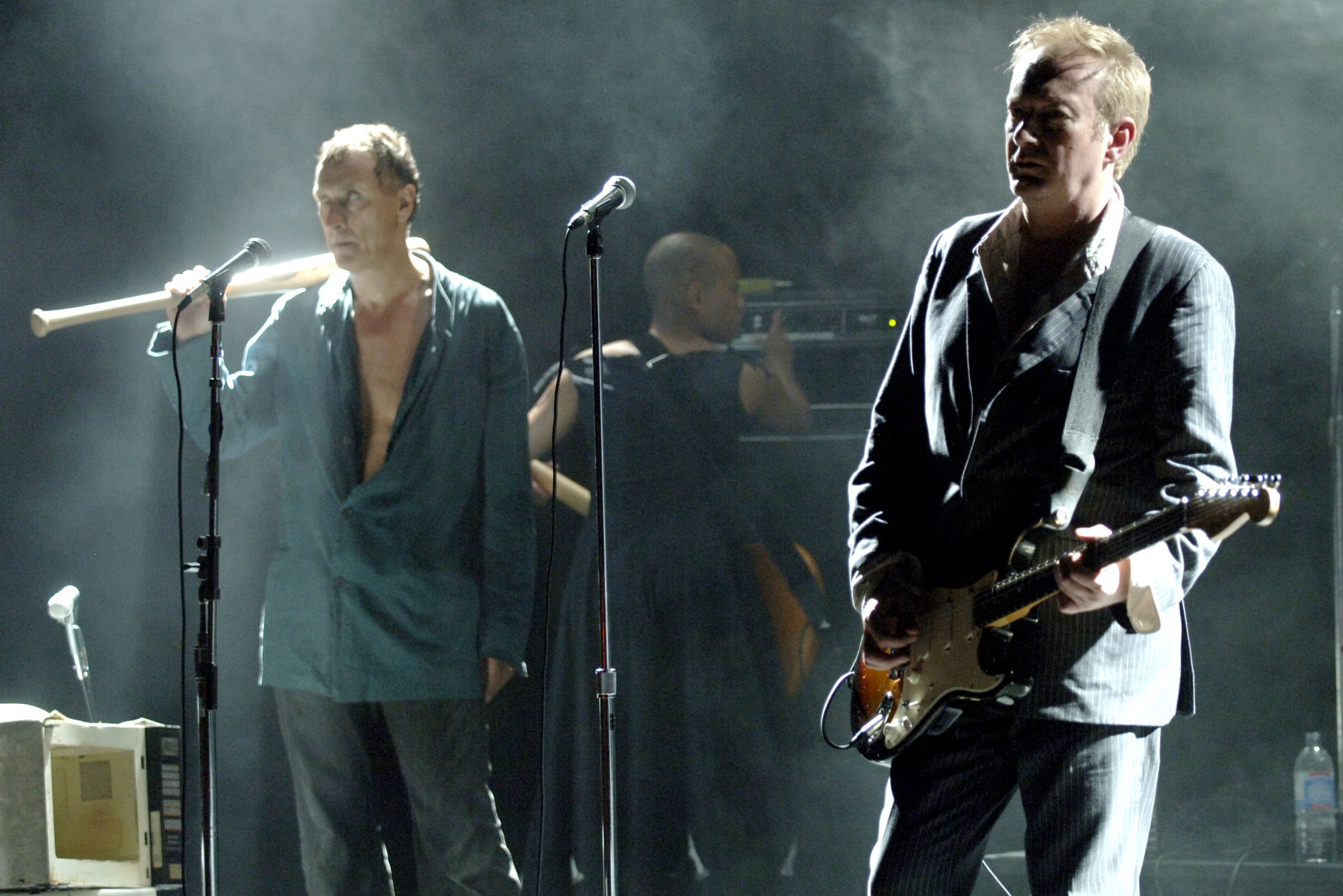 Gang Of Four Crowdfunding Live Album With $1,000 Smashed Microwave