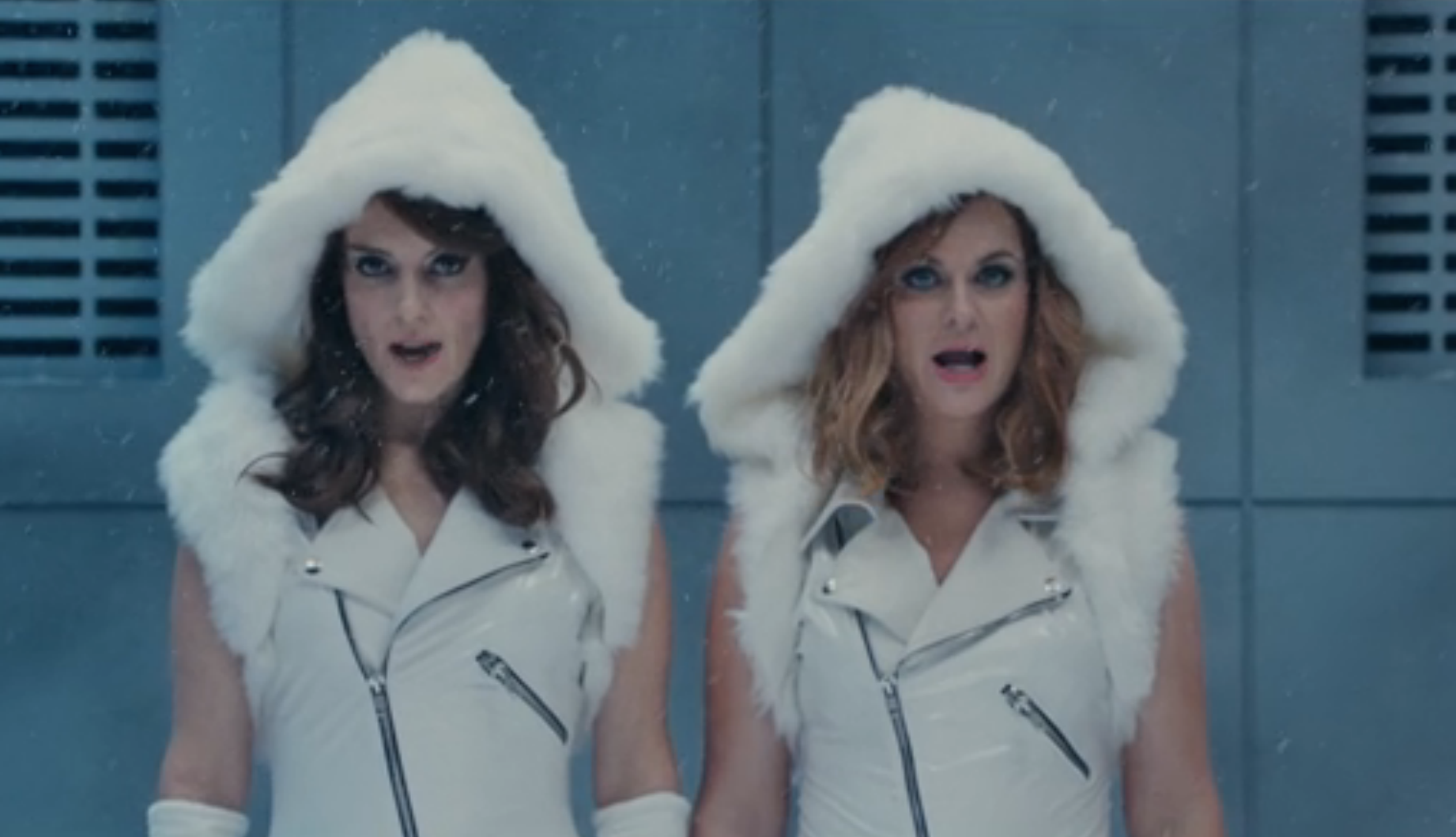 Watch Tina Fey, Amy Poehler, & Amy Schumer Parody Taylor Swift's Squad On SNL