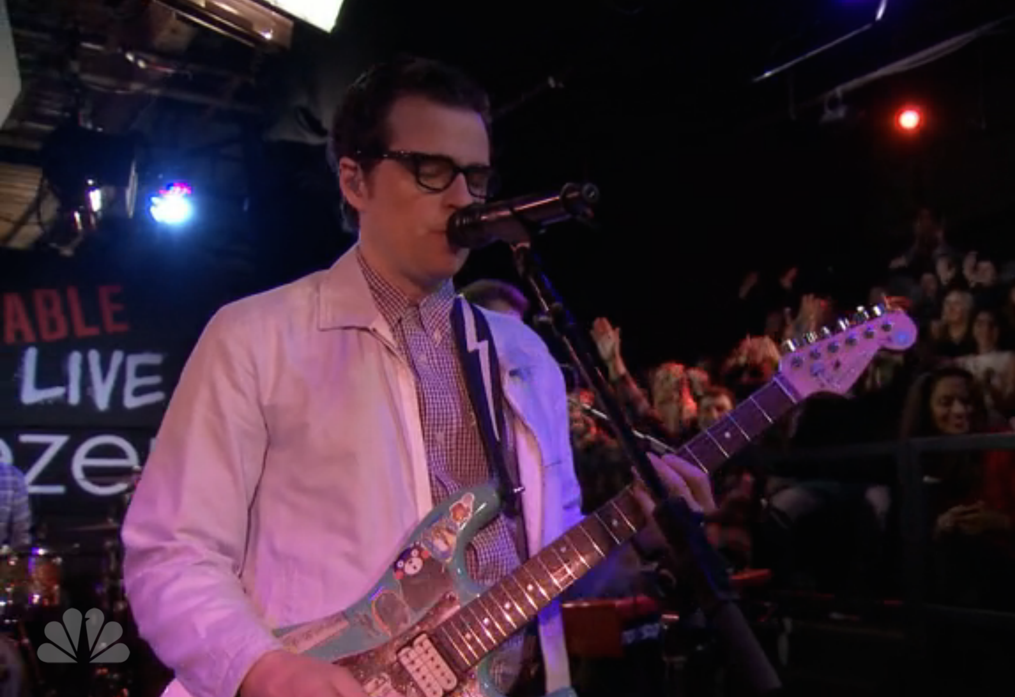 Watch Weezer Perform On Undateable