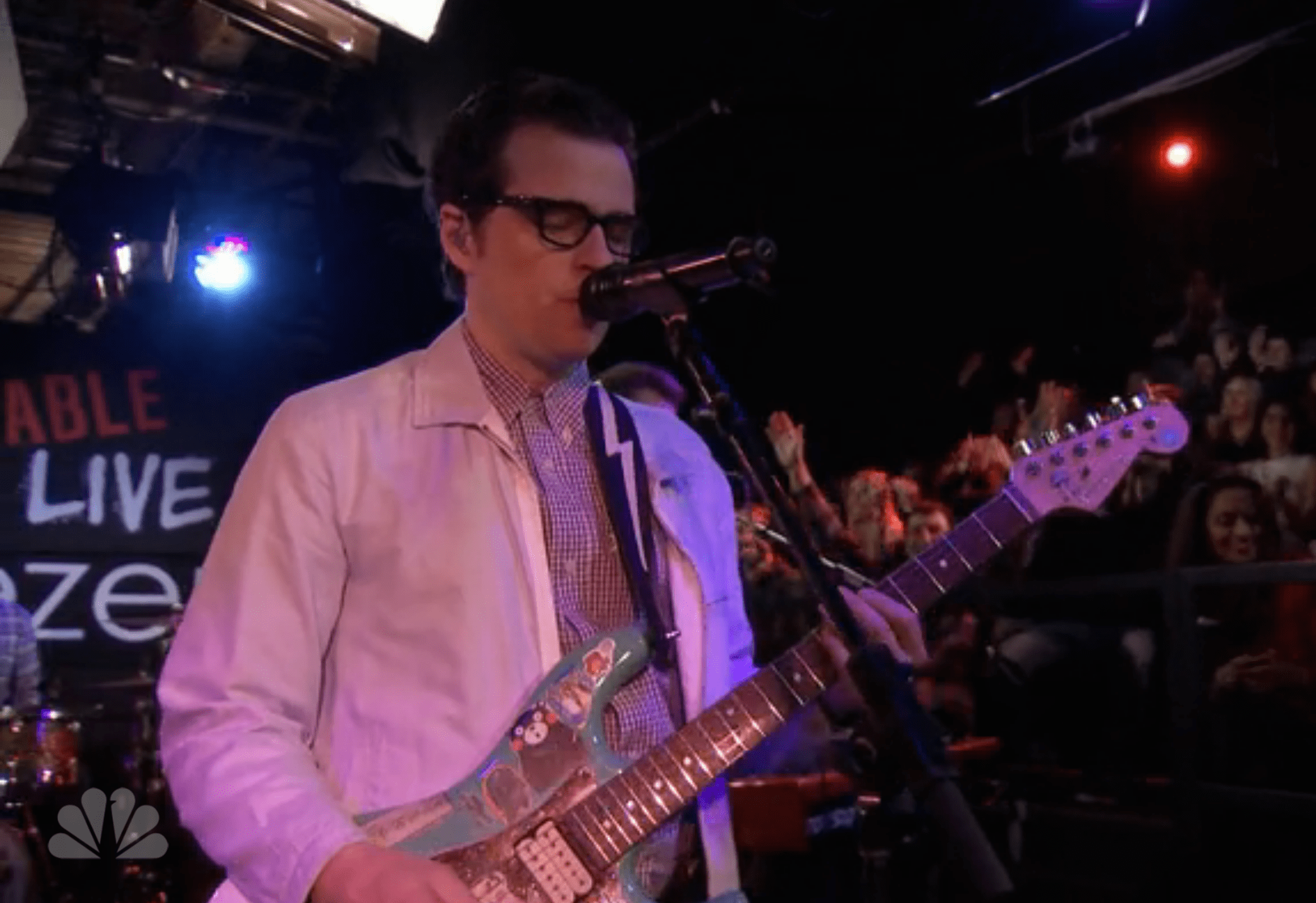 Watch Weezer Perform On Undateable