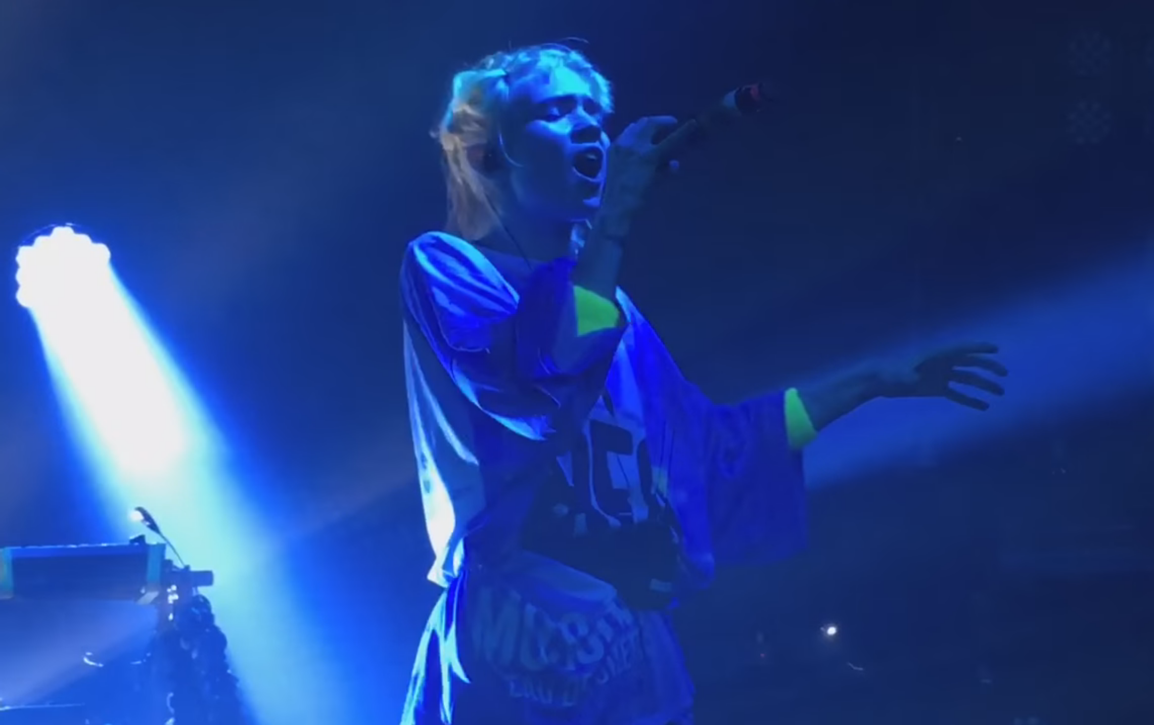 Watch Grimes Do "Flesh Without Blood," "Butterfly," And An "Ave Maria" Cover Live For The First Time In Seoul