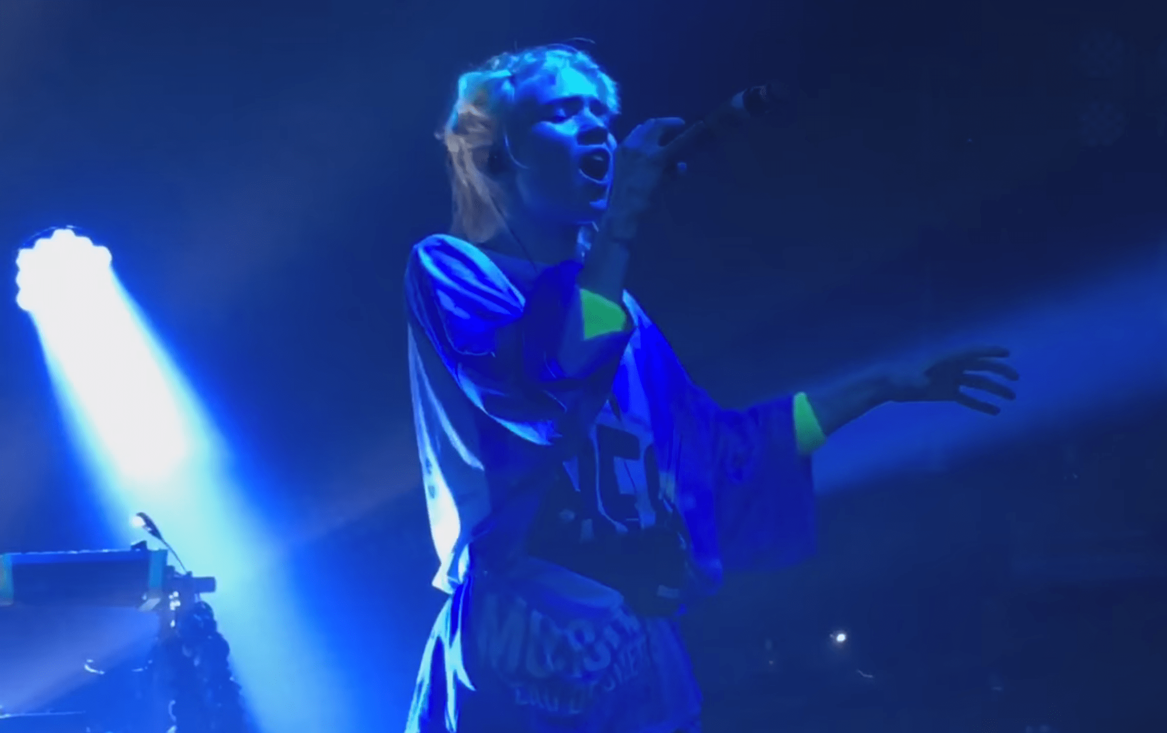 Watch Grimes Do "Flesh Without Blood," "Butterfly," And An "Ave Maria" Cover Live For The First Time In Seoul