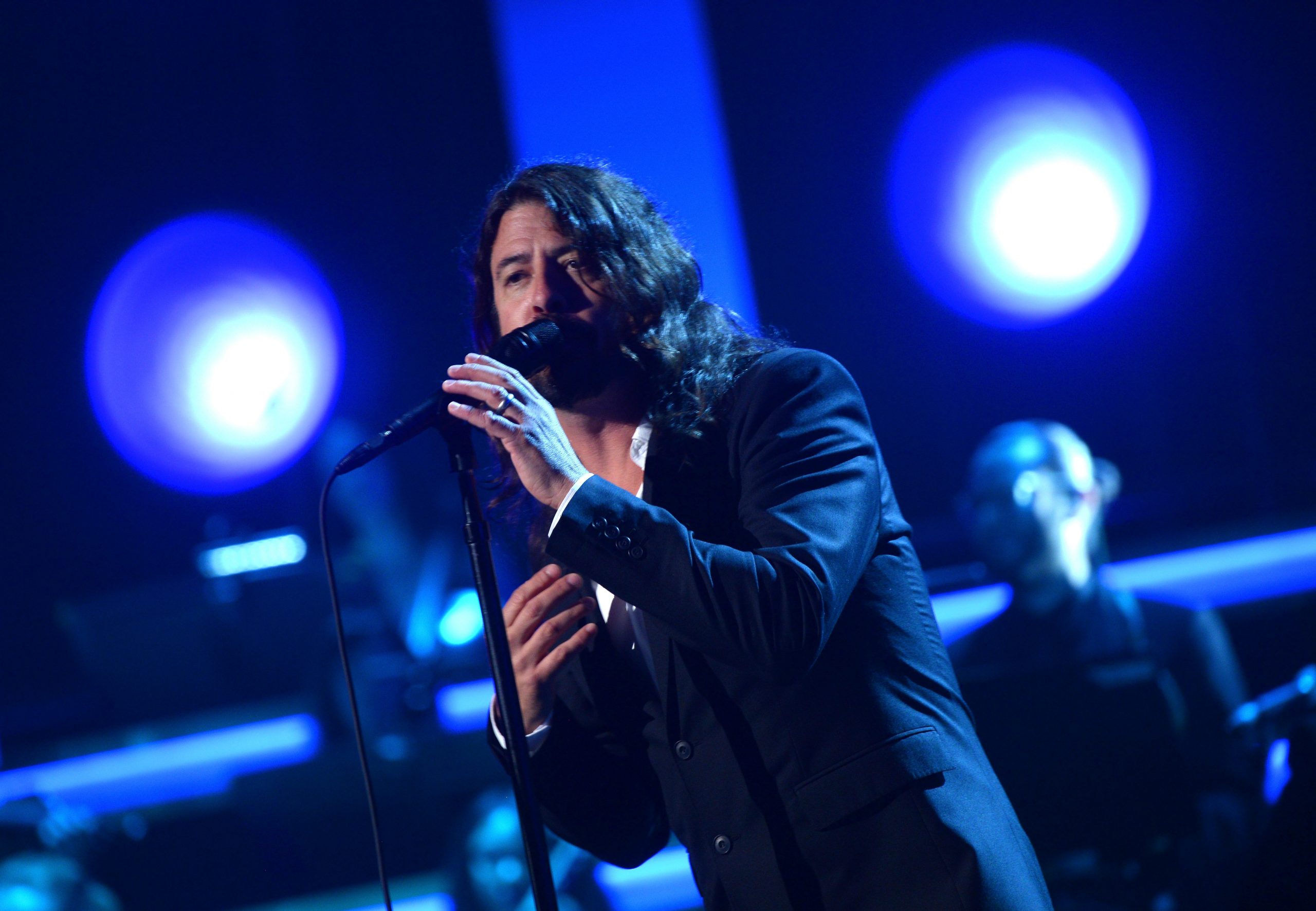 Watch Dave Grohl, Rihanna , Chris Stapleton, & More Cover Lionel Richie At MusiCares' Person Of The Year Tribute